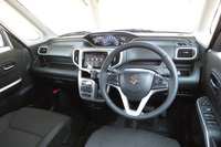 「ソリオ ハイブリッドMZ」のインストゥルメントパネルまわり。