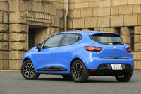 0.9リッター直3ターボエンジンを搭載した「ゼン」。同エンジンは日本では今回が初お目見えだが、本国の「ルーテシア」には2012年のデビュー当初から設定されていた。