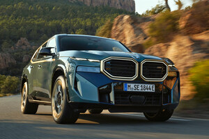 BMWが新型車「XM」を発表　最高出力653PSのハイパフォーマンスPHEV