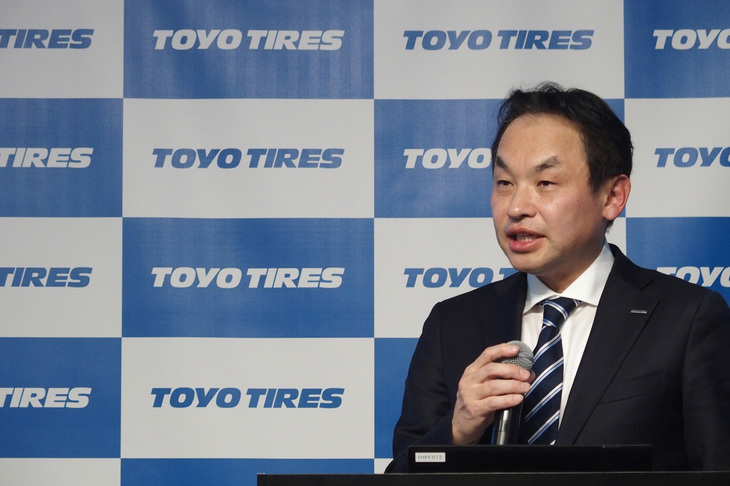 タイヤセンシング技術の開発背景などを紹介したトーヨータイヤ執行役員技術統括部門管掌の守屋 学氏。
