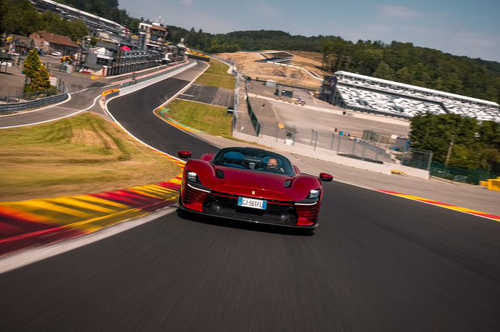 スパ・フランコルシャンでの走行はパレードラン程度に車速が制限されており、インプレッションを得られるほどには走り込むことができなかった。