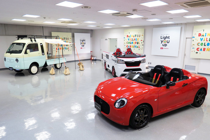 ダイハツのバーチャルオートサロン2021出展車両。写真右から「コペン スパイダーVer.」「ハイゼット ジャンボ スポルツァVer.」「ハイゼット ジャンボ キャンパーVer.」。