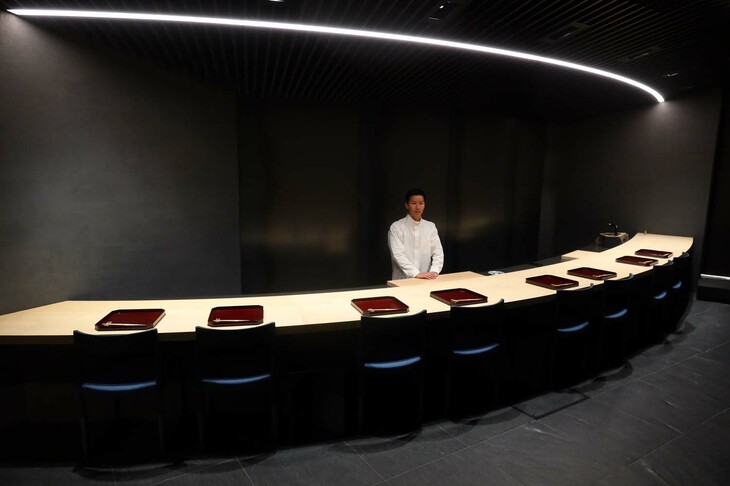 2階の奥にある日本料理レストラン「無題」。カウンター8席のみの完全予約制となっている。