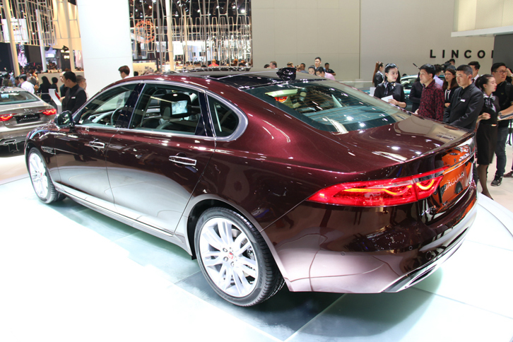 「ジャガーXFL」。「XF」の中国専用ロングホイールベース仕様。