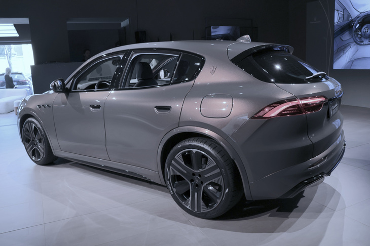 「マセラティ・グレカーレ ジョルジェッティ・エディション」。マセラティ・ミラノ・ショールームで。