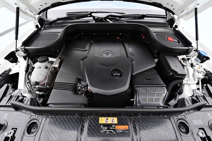 2.9リッターのディーゼルターボは、1200rpmという低回転域から700N・mものトルクを発生する。