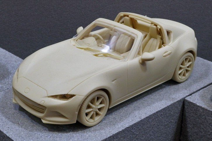 モデラーズの1/24レジンキット「マツダ・ロードスターRF」。9800円で2018年発売予定。