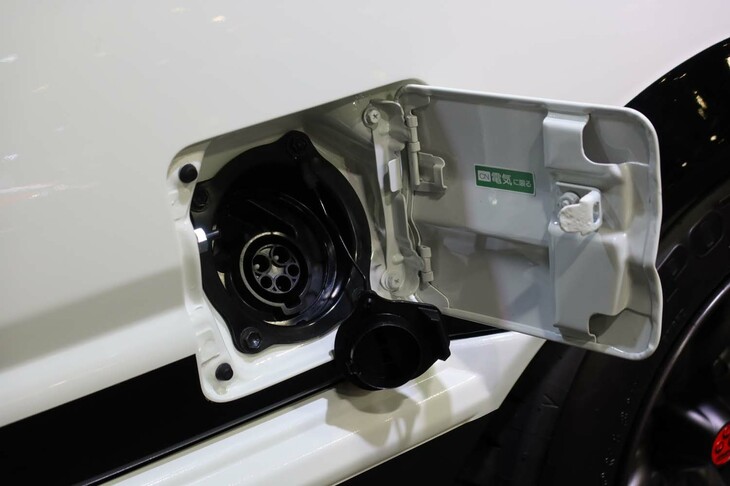 トヨタAE86 BEVコンセプト（給電口）