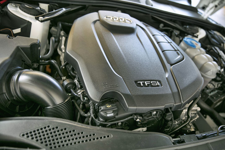 2.0 TFSIユニットは252psと370Nmを生み出す。直噴システムとターボチャージャーによる過給システムを用いているほか、排気バルブの可変制御を行うAVSや電動ウエイストゲートなど最新のメカニズムを備え、従来比で41psと20Nm強化されている。