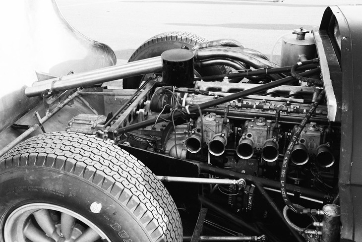 プリンスと日産の合併後、ボディーカウルを「ポルシェ906」風に一新し、名称を「日産R380」に改めた1967年の「R380A-2」に積まれたGR8型エンジン。カムカバーには“PRINCE”の文字が刻まれており、ウェバーDCOEツインチョークキャブレターを3連装している。