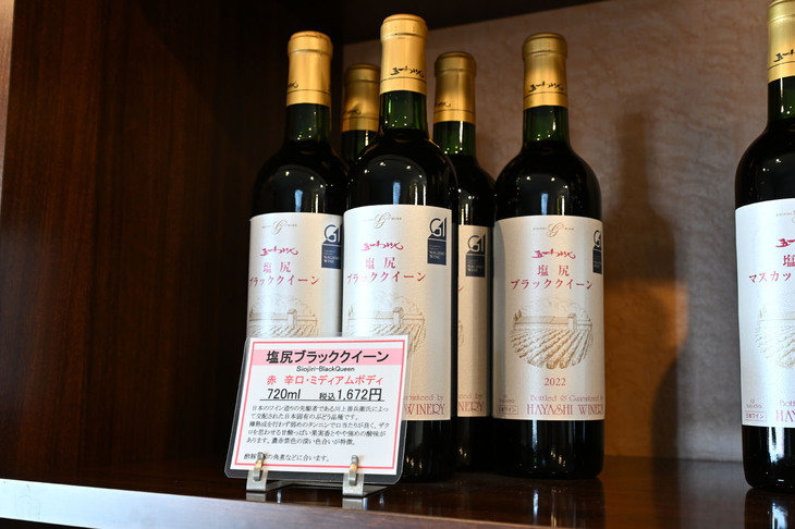 お店の方のおススメのひとつだった「塩尻ブラッククイーン」。酸味がとても強く、ちょっと癖になる味わいだった（もちろん帰ってから飲みました）。