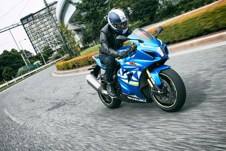 「走る」「曲がる」「止まる」というバイクの基本性能を突き詰めた「GSX-R1000R」は、各所にモータスポーツで培った技術を取り入れながら、普段使いでも楽しめるモデルに仕上げられていた。