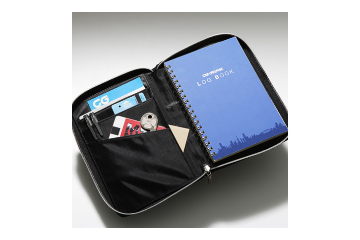 CAR GRAPHIC（カーグラフィック） ログブックセット
	3024円（税込）
	
	CGの名物連載から生まれた愛車記録に最適なオリジナルグッズ。給油時点の総走行距離／トリップ／燃費／給油場所などを書き込めるほか、空気圧やオイルチェック、バッテリー交換のタイミングも記載可能。ダッシュボードなどに収まりやすいB6サイズ。