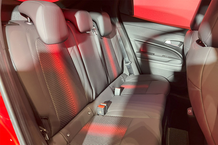 アルファ・ロメオ・ジュニア（リアシート）