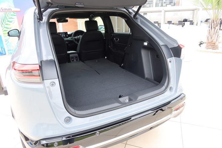 ホンダ・ヴェゼルe：HEV RS（ラゲッジルーム）