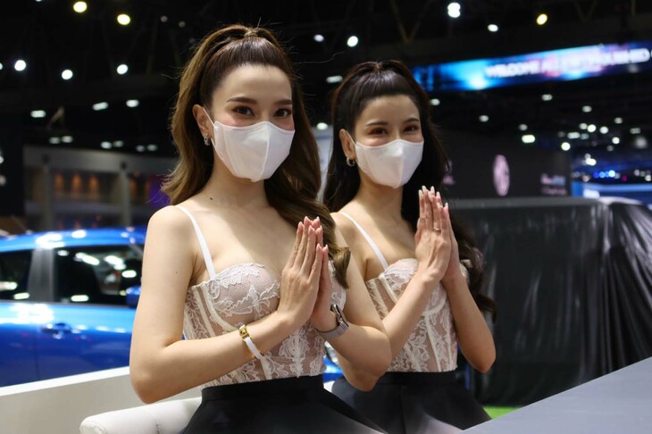 現地では「プリティ」と呼ばれるステージコンパニオンの皆さん。