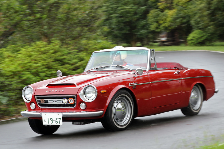 キャップ付きの純正スチールホイールなど、新車時のオリジナルに近い極上の状態に保たれた1967年「ダットサン・フェアレディ2000」（SR311）。ちなみにローウィンドウの前期型は、1967年3月から11月までの約8カ月間しかつくられなかった。