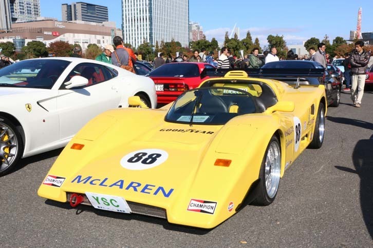 「フェラーリ348」や「ホンダNSX」などのスーパーカーと一緒に展示されていたのが、珍しい「マクラーレン・マンタ」。レーシングカーにしか見えないのに、公道走行が可能なのは驚き。