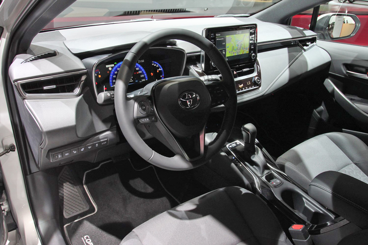 トヨタ・カローラ ツーリングスポーツ（コックピット周辺部）