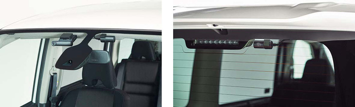 DZ700DLCの装着例。左がフロント、右がリア。どちらも上下幅の少ない薄型設計なので視界を妨げることが少ない。