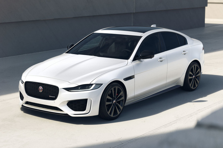 「ジャガーXE R-DYNAMICブラック」の2022年モデル。