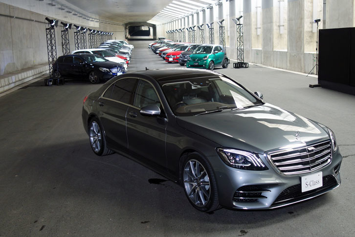 メルセデスのラインナップを従える「S560ロング」。
