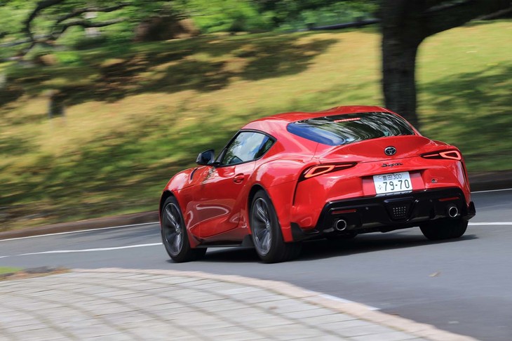 VSC（車両安定性制御システム）と連携して後輪左右間のロック率を連続的に制御し、旋回性能と安定性を高める「アクティブディファレンシャル」もセリングポイントのひとつ。「RZ」および「SZ-R」グレードに備わる。