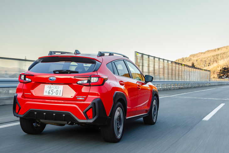 ハイブリッドシステムにしても、回生強調ブレーキにしても、初物とは思えないほどに洗練されていた「クロストレック」のストロングハイブリッド車。その完成度からは、スバルの意地や執念が感じられた。