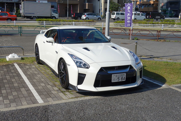 「日産GT-Rプレミアムエディション」