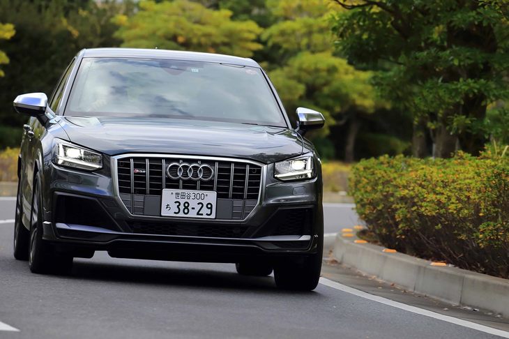 「Q2」は駆動方式によってリアサスペンションの形式が異なり、FF車がトレーリングアーム式なのに対し、「SQ2」を含む4WD車はウイッシュボーン式となっている。