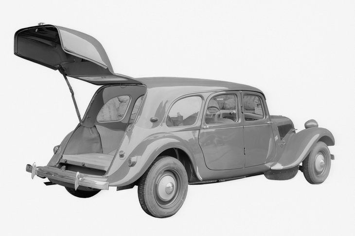 巨大なテールゲートが特徴の商用モデル「コメルシアル」。