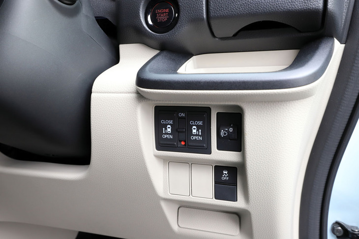ホンダ・ステップワゴン エアー（スライドドアスイッチ）