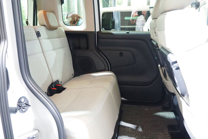 日産ルークス ハイウェイスター（リアシート）