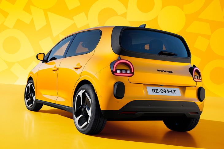 こちらはリバイバルデザインではあるのだが、それにしてもディテールからシルエットに至るまで、各部に見られるモチーフやコンセプトが、新型「クリオ」とは全然違う。