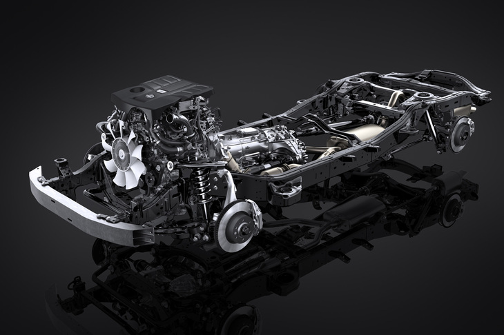 「GX550」に採用された「GA-Fプラットフォーム」と、フロントに縦置きされた最高出力353PS、最大トルク650N・mを発生する3.5リッターV6ツインターボエンジン。トランスミッションは10段ATを組み合わせている。トランスファーのセンターディファレンシャルには、トルセンLSDやセンターデフロックを内蔵する。
	 