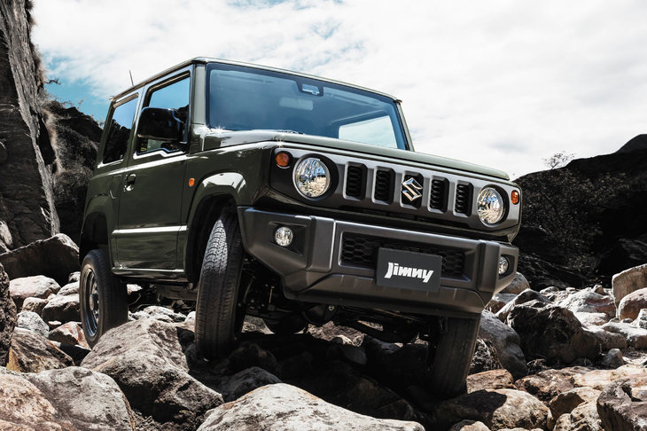 「路面からのキックバックが鈍い」「構造的に車軸懸架との相性がいい」「ステアリングギア比を大きくできる」等の特徴があるリサーキュレーティングボール式ステアリングは、今日でもトラックやオフロード車などに採用されている。