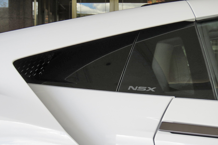 ホンダNSX（フローティングリアピラー）