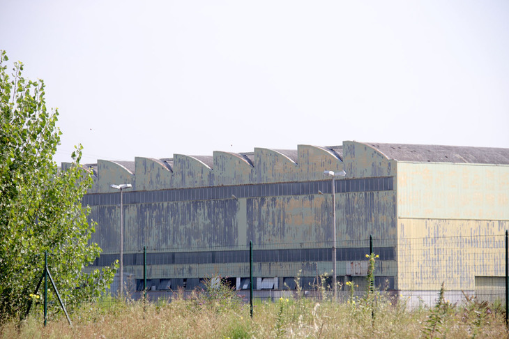 工場棟の外見はかなり劣化しているが……。