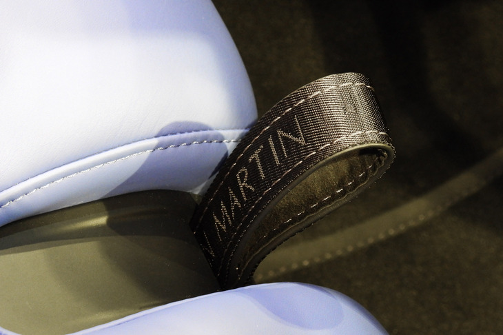 アストンマーティン・ヴァンキッシュ ヴォランテ（シート）