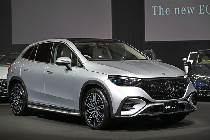 アンベールされたばかりの「メルセデス・ベンツEQE350 4MATIC SUV」。