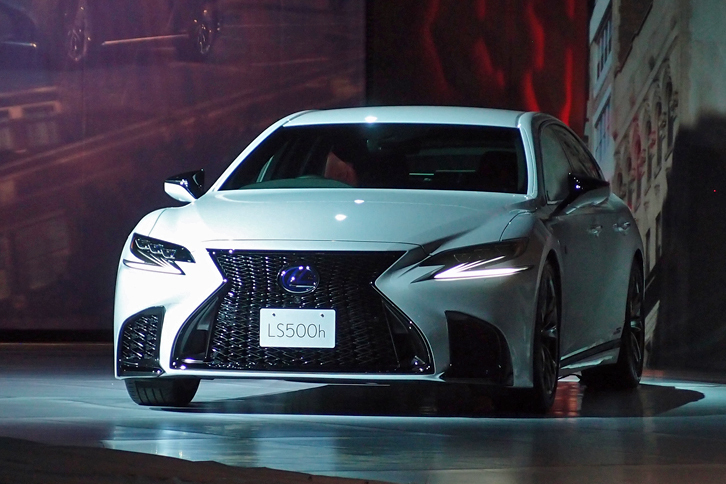 LS500h“Fスポーツ”