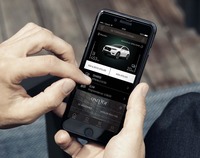 車内空調や充電のプリセットなどは、手元のスマートフォンを介して行うことも可能。