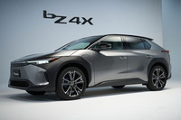 トヨタの本格的電気自動車の第1弾である「bZ4X」は「KINTO」およびリース販売専用だ。