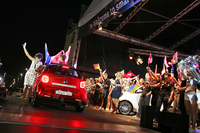 各参加国のクラブメンバーを乗せたスマートがステージ上に次々と登場。ダイムラーのヴィンクラー氏による軽快なアナウンスで紹介された。