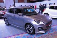 1リッター直3直噴ターボエンジン搭載車の「RSt」。