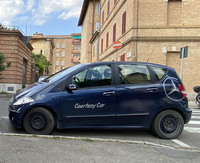 イタリア・シエナで。代車に使われている2代目「メルセデス・ベンツAクラス」。