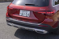 リアバンパーもアンダーガード風のデザインに。シャシーの下部まではカバーしていないので過信は禁物だ。