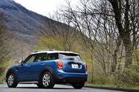 2代目となる新型「MINIクロスオーバー」は、2017年2月に日本市場への導入が発表された。