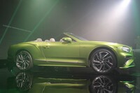 「コンチネンタルGTCスピード」のルーフはファブリック製で、48km/h以下であれば走行中でも展開できる。所要時間は19秒。