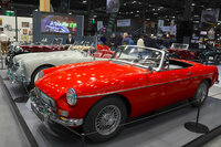 かつてイギリスは世界屈指の自動車生産国だった。「MG B」は、今も英国製ライトウェイトスポーツにおける、ひとつの歴史的象徴である。